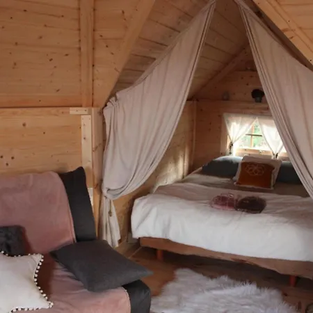Holiday home Dans Un Jardin Arbore L'Absie