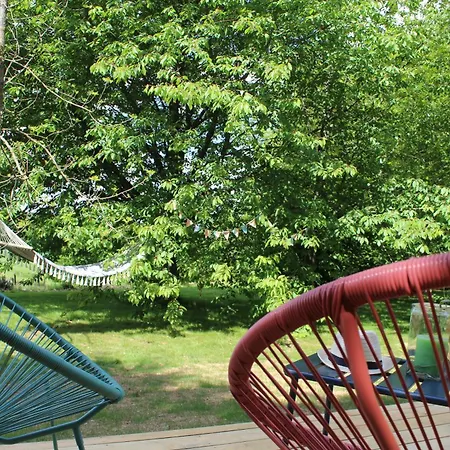 Dans Un Jardin Arbore بيت للعطل *