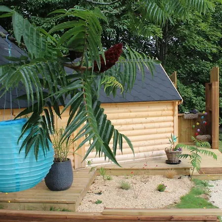 Dans Un Jardin Arbore L'Absie