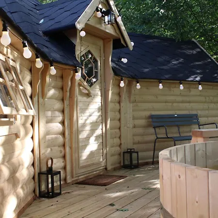 Holiday home Dans Un Jardin Arbore L'Absie